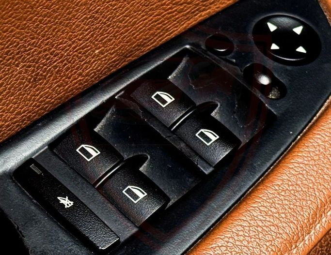 Подержанный BMW X6 35i I (E71) Рестайлинг, 3.0 л, 2014 в Шардже от Al Sayed Khamis Used Auto Trading Коричневый цвет. GCC | AUTO.AE