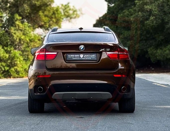 Подержанный BMW X6 35i I (E71) Рестайлинг, 3.0 л, 2014 в Шардже от Al Sayed Khamis Used Auto Trading Коричневый цвет. GCC | AUTO.AE