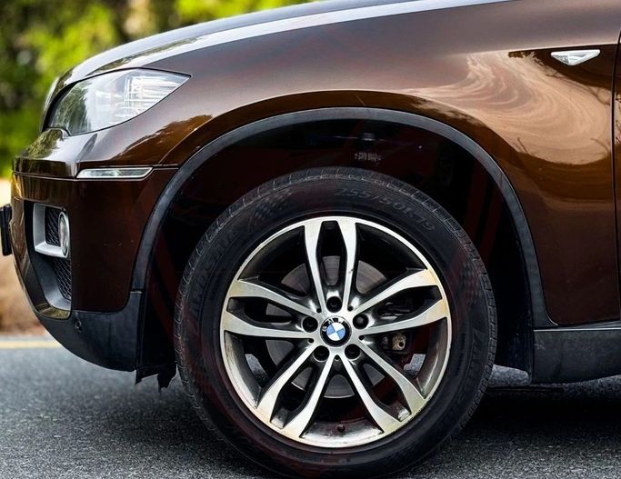 Подержанный BMW X6 35i I (E71) Рестайлинг, 3.0 л, 2014 в Шардже от Al Sayed Khamis Used Auto Trading Коричневый цвет. GCC | AUTO.AE