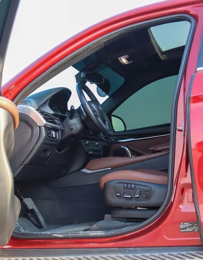Подержанный BMW X6 50i II (F16), 4.4 л, 2016 в Шардже от Al Sayed Khamis Used Auto Trading Красный цвет. GCC | AUTO.AE