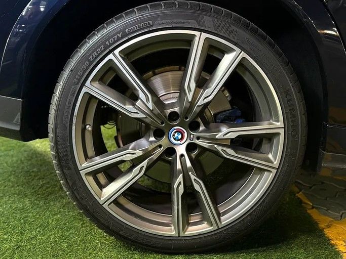Подержанный BMW X6 M50i III (G06), 4.4 л, 2023 в Шардже от Speed Line Used Cars Синий цвет. GCC | AUTO.AE