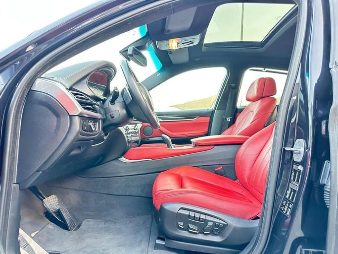 Подержанный BMW X6 50i II (F16), 4.4 л, 2018 в Шардже от Al Hashal Used Cars Коричневый цвет. GCC | AUTO.AE