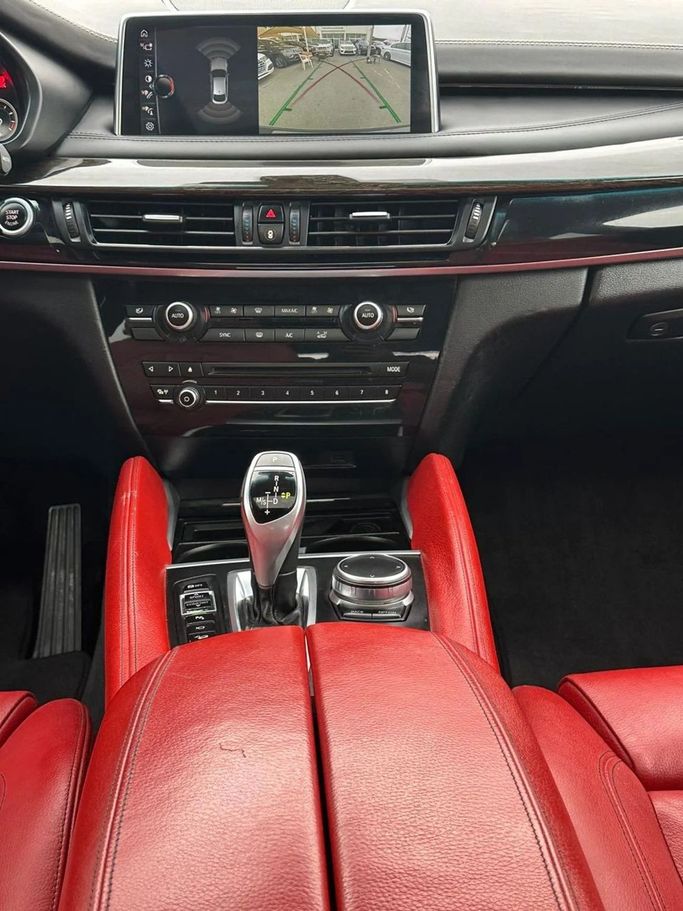 Подержанный BMW X6 50i II (F16), 4.4 л, 2018 в Шардже от Al Hashal Used Cars Коричневый цвет. GCC | AUTO.AE