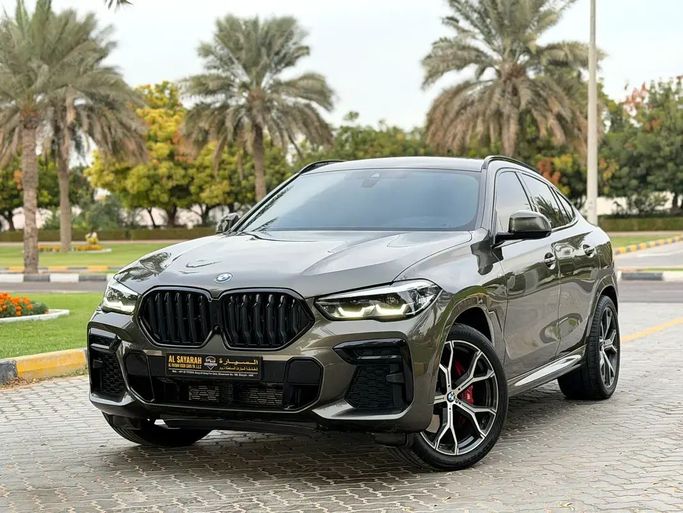 Подержанный BMW X6 40i xDrive III (G06) Рестайлинг, 3.0 л, 2023 в Шардже от Al Sayarah Afaeqah Used Cars Коричневый цвет. GCC | AUTO.AE