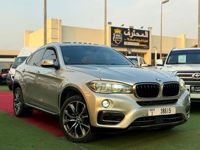 مستعملة BMW X6 50i xDrive II (F16), 4.4 l, 2016 في في الشارقة من Al Muhtaref Used Cars، اللون فضي. مواصفات الخليج | AUTO.AE | إعلان #272355