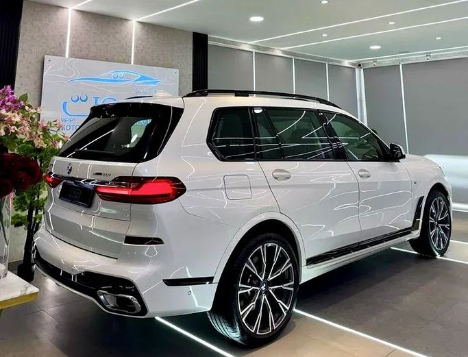 Подержанный BMW X7 40i I (G07), 3.0 л, 2021 в Шардже от Ayoon Alhoot Motors Белый цвет. GCC | AUTO.AE