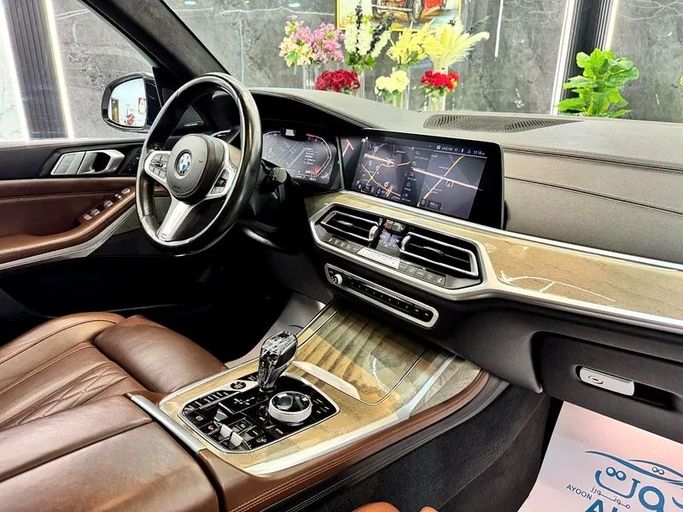 Подержанный BMW X7 40i I (G07), 3.0 л, 2021 в Шардже от Ayoon Alhoot Motors Белый цвет. GCC | AUTO.AE