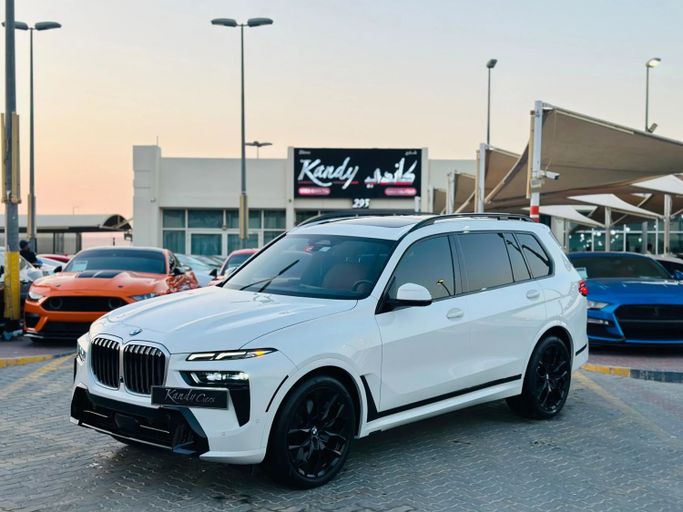 Подержанный BMW X7 40i I (G07) Рестайлинг, 3.0 л, 2023 в Шардже от Kandy Cars Белый цвет. Американская | AUTO.AE