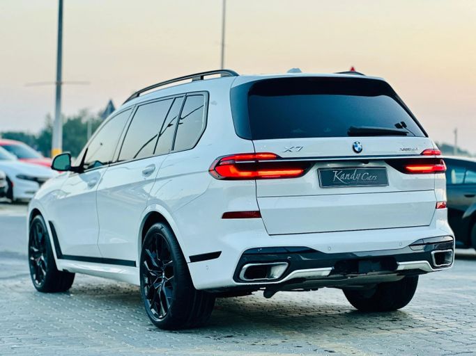 Подержанный BMW X7 40i I (G07) Рестайлинг, 3.0 л, 2023 в Шардже от Kandy Cars Белый цвет. Американская | AUTO.AE