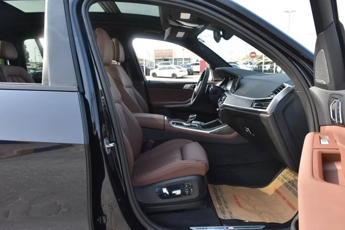 Подержанный BMW X7 40i I (G07), 3.0 л, 2022 в Шардже от Alfaris Used Cars Черный цвет. Other | AUTO.AE