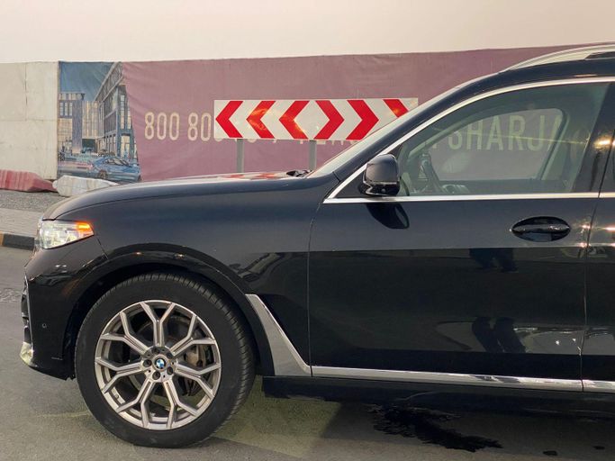 Used BMW X7 40i I (G07), 3.0 l, 2021 in Sharjah by Najmat Almajarah Motors, Black color. American Specs | AUTO.AE