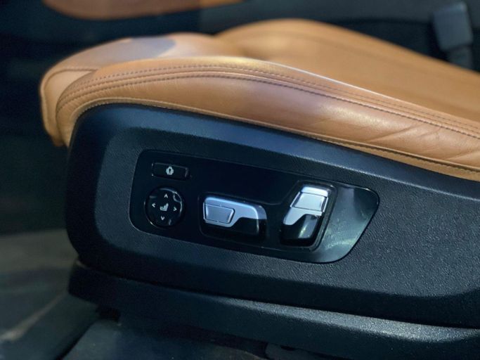 Used BMW X7 40i I (G07), 3.0 l, 2021 in Sharjah by Najmat Almajarah Motors, Black color. American Specs | AUTO.AE