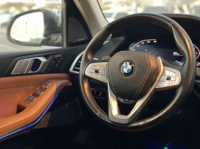 Used BMW X7 40i I (G07), 3.0 l, 2021 in Sharjah by Najmat Almajarah Motors, Black color. American Specs | AUTO.AE