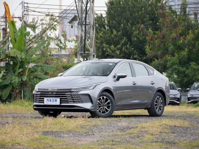 Новый BYD Destroyer 05, 1.5 л, 2025 в Шардже от Alfaris Used Cars Серый цвет. Other | AUTO.AE