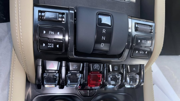 Новый BYD FangChengBao Leopard 5 I Рестайлинг, 1.5 л, 2025 в Шардже от Alfaris Used Cars Черный цвет. Other | AUTO.AE
