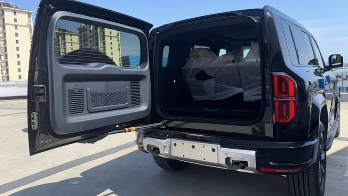 Новый BYD FangChengBao Leopard 5 I Рестайлинг, 1.5 л, 2025 в Шардже от Alfaris Used Cars Черный цвет. Other | AUTO.AE