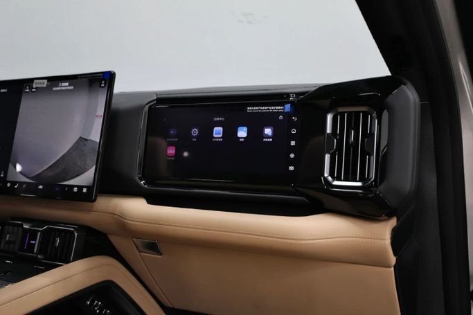 New BYD FangChengBao Leopard 8, 2.0 l, 2025 in Sharjah by Al Qassem Cars Trading, Golden color. GCC Specs | AUTO.AE