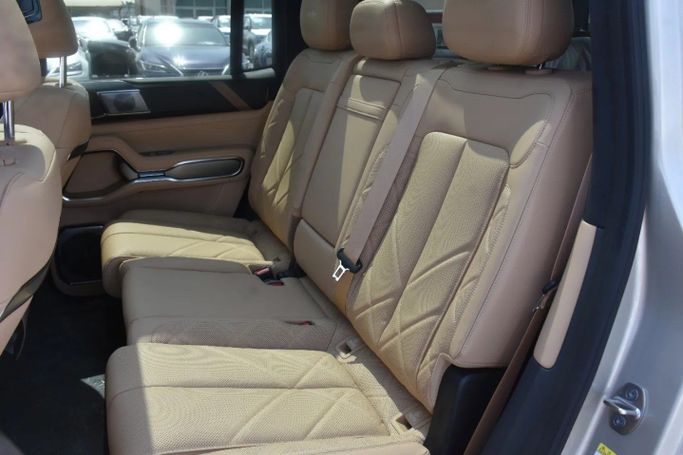 New BYD FangChengBao Leopard 8, 2.0 l, 2025 in Sharjah by Alfaris Used Cars, Silver color. Other | AUTO.AE