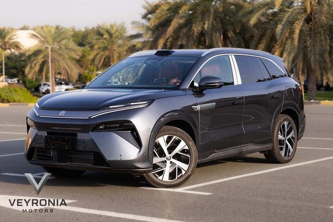 جديدة BYD Tang L, 1.5 l, 2025 في في الشارقة من Dubai 2000 Used Cars، اللون رمادي. المواصفات الصينية | AUTO.AE