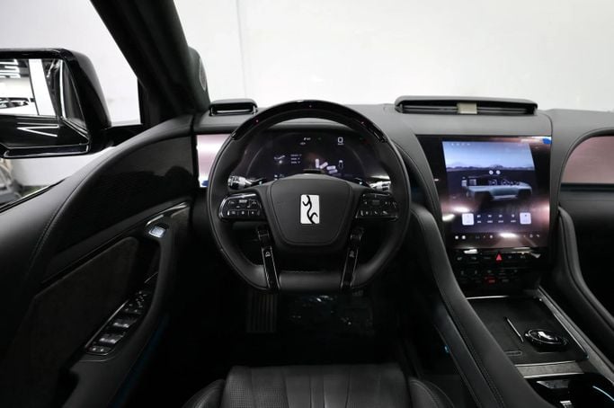 Новый BYD Yangwang U8, 2.0 л, 2025 в Шардже от Al Qassem Cars Trading Черный цвет. Китайская | AUTO.AE