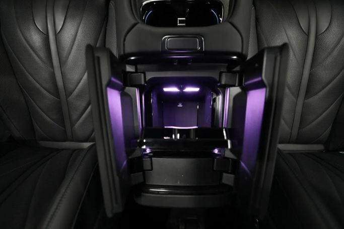 Новый BYD Yangwang U8, 2.0 л, 2025 в Шардже от Al Qassem Cars Trading Черный цвет. Китайская | AUTO.AE