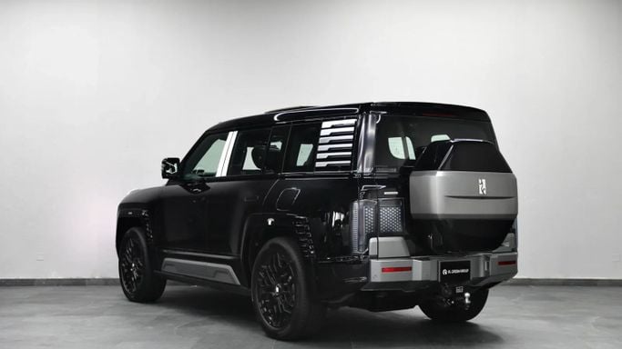 Новый BYD Yangwang U8, 2.0 л, 2025 в Шардже от Al Qassem Cars Trading Черный цвет. Китайская | AUTO.AE