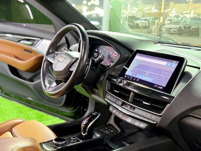 Подержанный Cadillac CT5-V I, 3.0 л, 2021 в Шардже от Hayan Alkhudari Used Cars Черный цвет. GCC | AUTO.AE