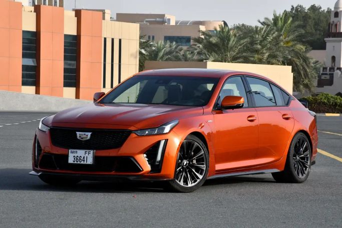 مستعملة Cadillac CT5-V I, 6.2 l, 2022 في في الشارقة من AL WEAM USED CARS، اللون برتقالي. مواصفات الخليج | AUTO.AE