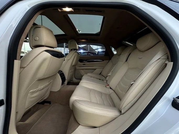 Подержанный Cadillac CT6 I, 3.0 л, 2017 в Шардже от Al Fakhamah Used Cars Белый цвет. GCC | AUTO.AE