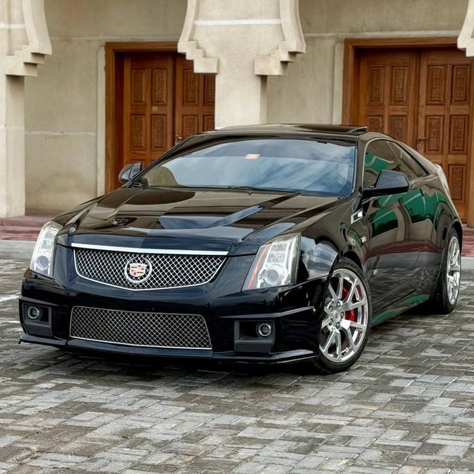 Подержанный Cadillac CTS-V II, 6.2 л, 2013 в Шардже от Sarmad Cars Черный цвет. Other | AUTO.AE