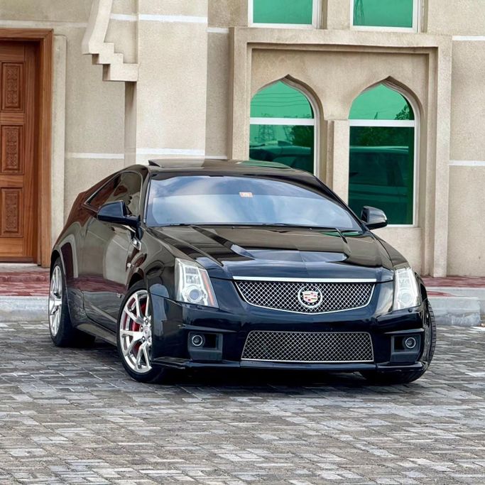 Подержанный Cadillac CTS-V II, 6.2 л, 2013 в Шардже от Sarmad Cars Черный цвет. Other | AUTO.AE