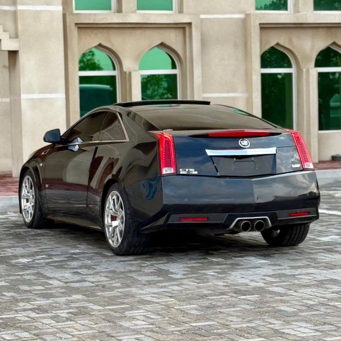 Подержанный Cadillac CTS-V II, 6.2 л, 2013 в Шардже от Sarmad Cars Черный цвет. Other | AUTO.AE
