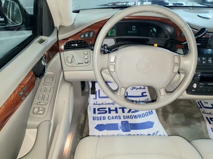 Подержанный Cadillac DeVille VIII, 4.6 л, 2002 в Шардже от Ishtar Used Cars Синий цвет. Other | AUTO.AE