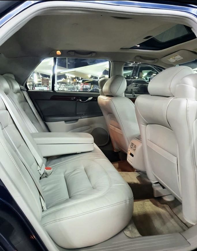Подержанный Cadillac DeVille VIII, 4.6 л, 2002 в Шардже от Ishtar Used Cars Синий цвет. Other | AUTO.AE