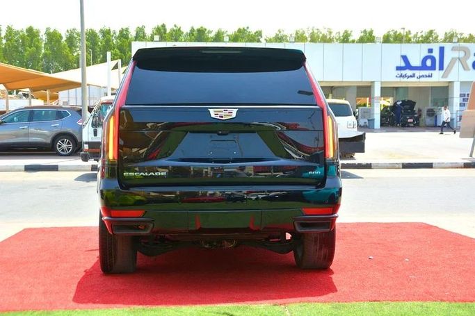 Подержанный Cadillac Escalade V, 6.2 л, 2022 в Шардже от Wadishee Used Cars Черный цвет. Американская | AUTO.AE