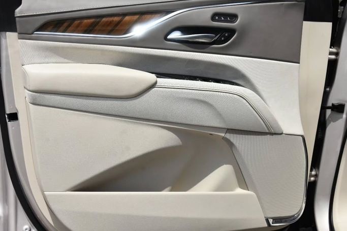 Used Cadillac Escalade V, 6.2 l, 2023 in Sharjah by Alfaris Used Cars, Silver color.  | AUTO.AE