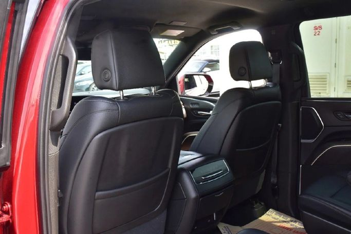 Подержанный Cadillac Escalade ESV V, 6.2 л, 2021 в Шардже от Alfaris Used Cars Красный цвет. Other | AUTO.AE
