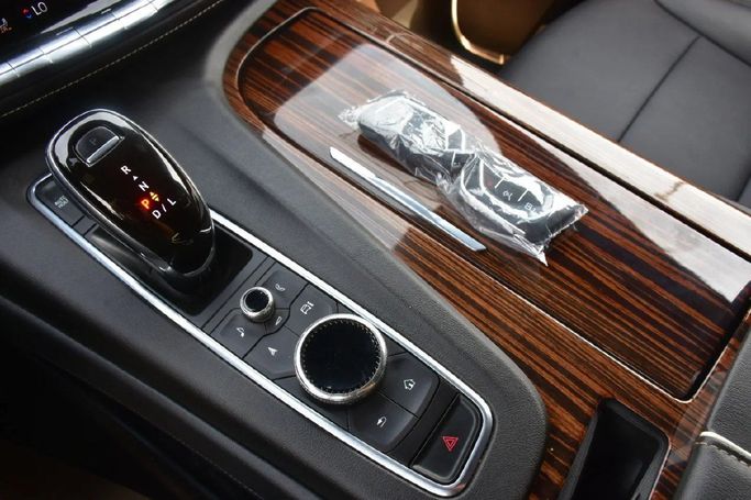 Подержанный Cadillac Escalade ESV V, 6.2 л, 2021 в Шардже от Alfaris Used Cars Красный цвет. Other | AUTO.AE