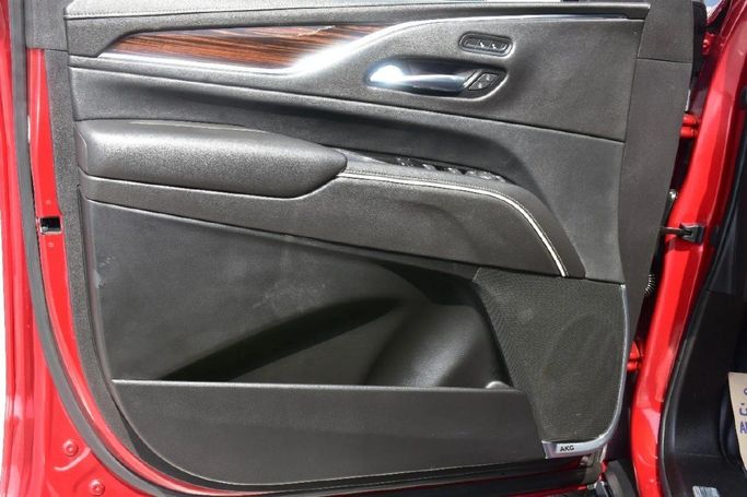 Подержанный Cadillac Escalade ESV V, 6.2 л, 2021 в Шардже от Alfaris Used Cars Красный цвет. Other | AUTO.AE