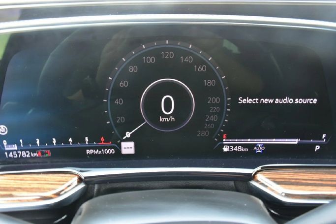Подержанный Cadillac Escalade ESV V, 6.2 л, 2021 в Шардже от Alfaris Used Cars Красный цвет. Other | AUTO.AE