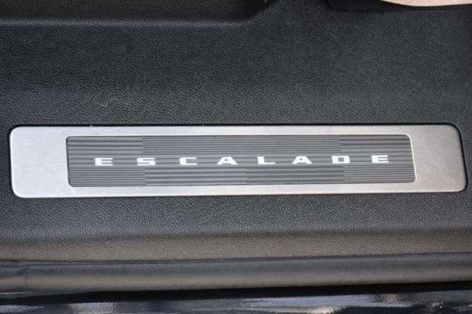 Used Cadillac Escalade V, 6.2 l, 2021 in Sharjah by Alfaris Used Cars, Black color. Other | AUTO.AE