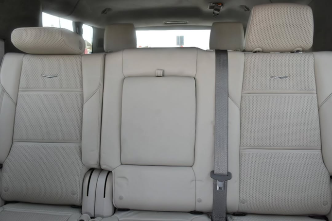 Подержанный Cadillac Escalade ESV V, 6.2 л, 2023 в Шардже от Alfaris Used Cars Серебристый цвет. Other | AUTO.AE