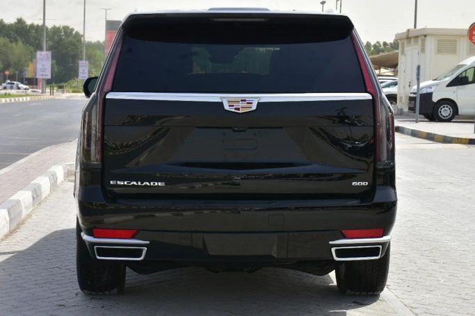 Подержанный Cadillac Escalade V, 6.2 л, 2023 в Шардже от Alfaris Used Cars Черный цвет. Other | AUTO.AE