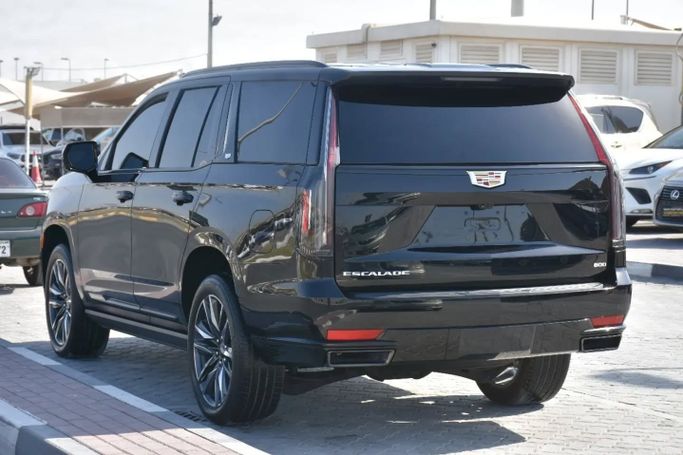Подержанный Cadillac Escalade V, 6.2 л, 2023 в Шардже от Alfaris Used Cars Черный цвет. Other | AUTO.AE