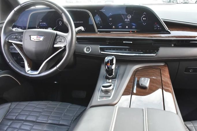 Подержанный Cadillac Escalade ESV V, 3.0 л, 2022 в Шардже от Alfaris Used Cars Красный цвет. Other | AUTO.AE