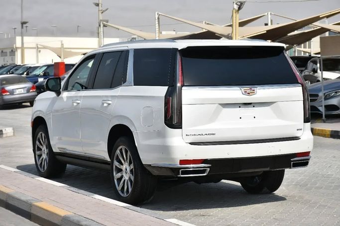 Подержанный Cadillac Escalade V, 6.2 л, 2022 в Шардже от Alfaris Used Cars Белый цвет. Other | AUTO.AE