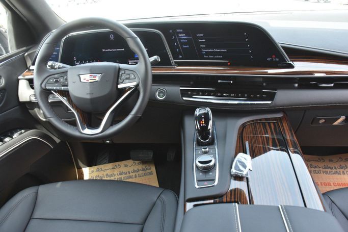 Подержанный Cadillac Escalade V, 6.2 л, 2023 в Шардже от Alfaris Used Cars Черный цвет. Other | AUTO.AE