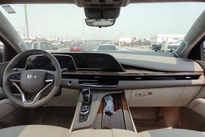 Подержанный Cadillac Escalade V, 6.2 л, 2022 в Шардже от Alfaris Used Cars Черный цвет. Other | AUTO.AE