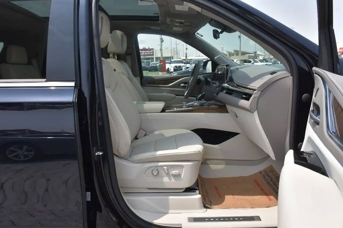 Подержанный Cadillac Escalade V, 6.2 л, 2022 в Шардже от Alfaris Used Cars Черный цвет. Other | AUTO.AE