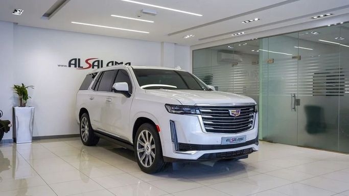 Подержанный Cadillac Escalade V, 6.2 л, 2024 в Шардже от Alsalama Motors Белый цвет. Американская | AUTO.AE